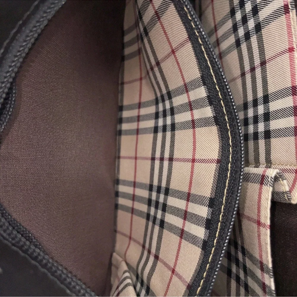 Burberry saffiano leather tote bag with a Cherry Charm - Picture 9 of 13